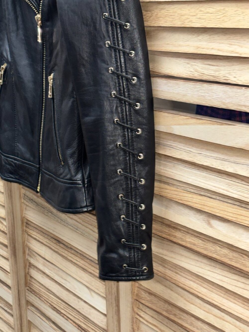 Guess Black Genuine Leather Gold Hardware Moto Jacket – Size XSmall - Picture 3 of 11